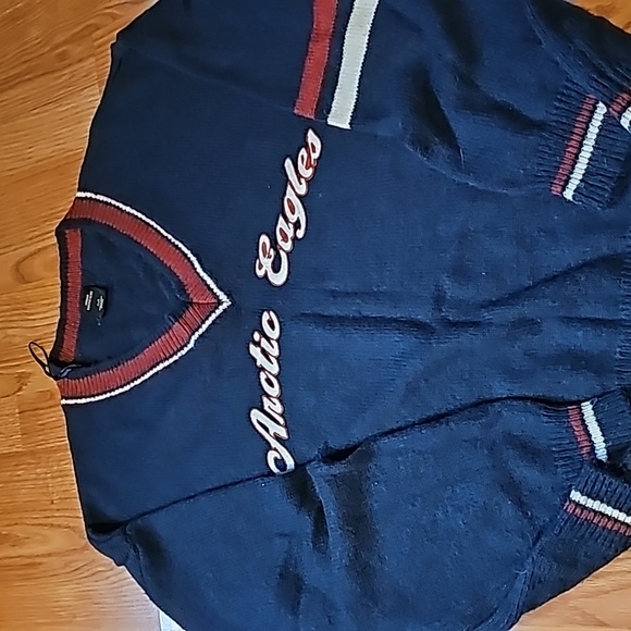 Sweaters. - Picture 2 of 7